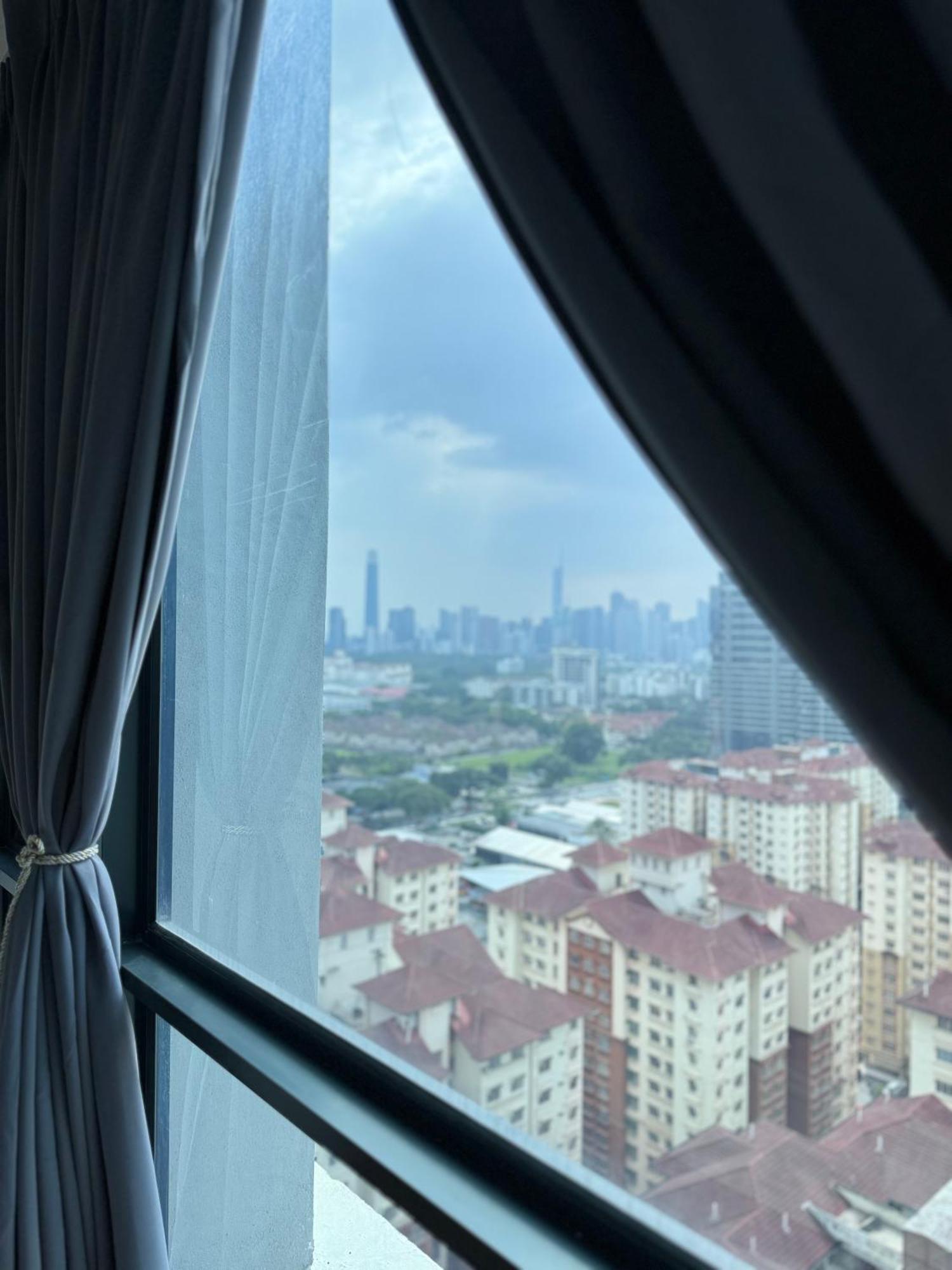 Reizz Residence By Nexus Suites Куала-Лумпур Экстерьер фото